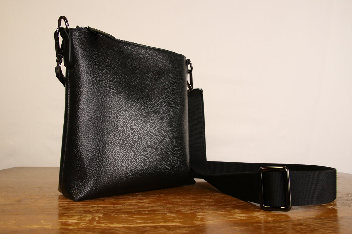 Origyn 04 - Plant-Based Vegan Leather Top Zip Handbag - Made with Plastic-Free MIRUM®