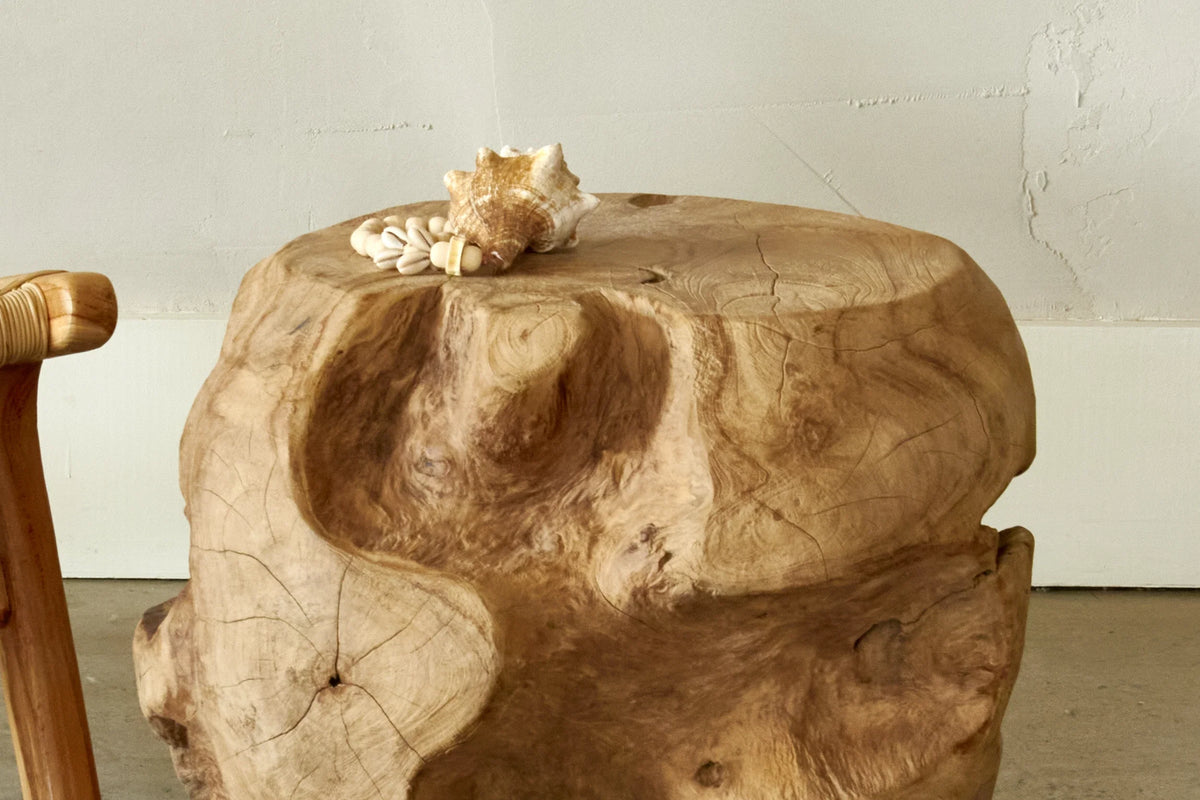 Table d’appoint erosion - teck ancien