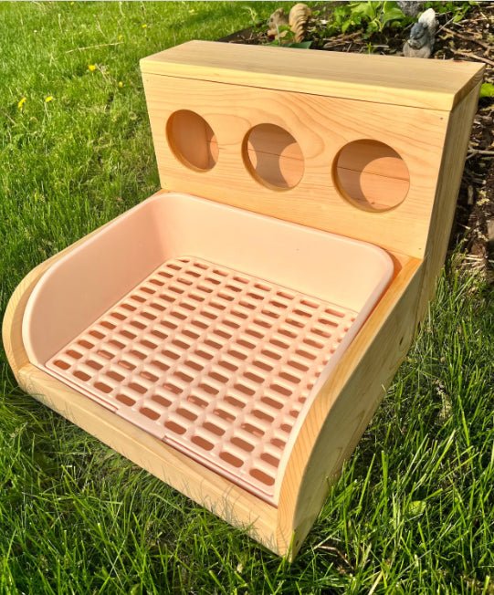 Rabbit Hay Feeder, Litter Box & Mesh Grate