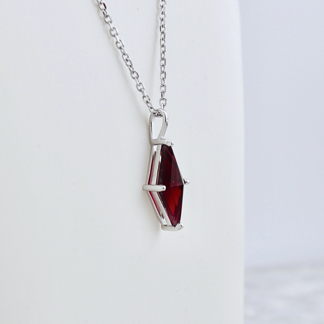 Collier Losange et grenat en argent sterling